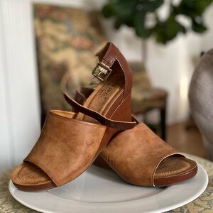 B.O.C. KALI BROWN WEDGE SANDAL SIZE 10